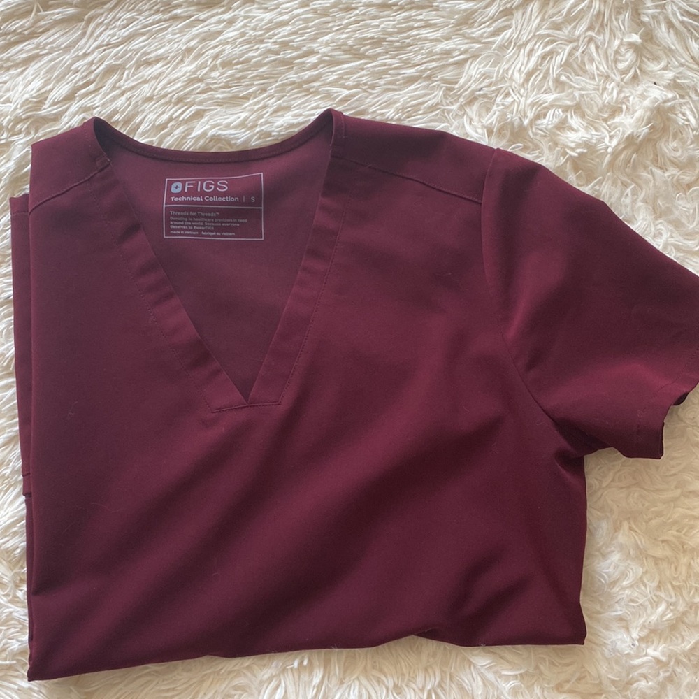 Figs -Casma Three-Pocket Scrub Top- Small- Burgundy